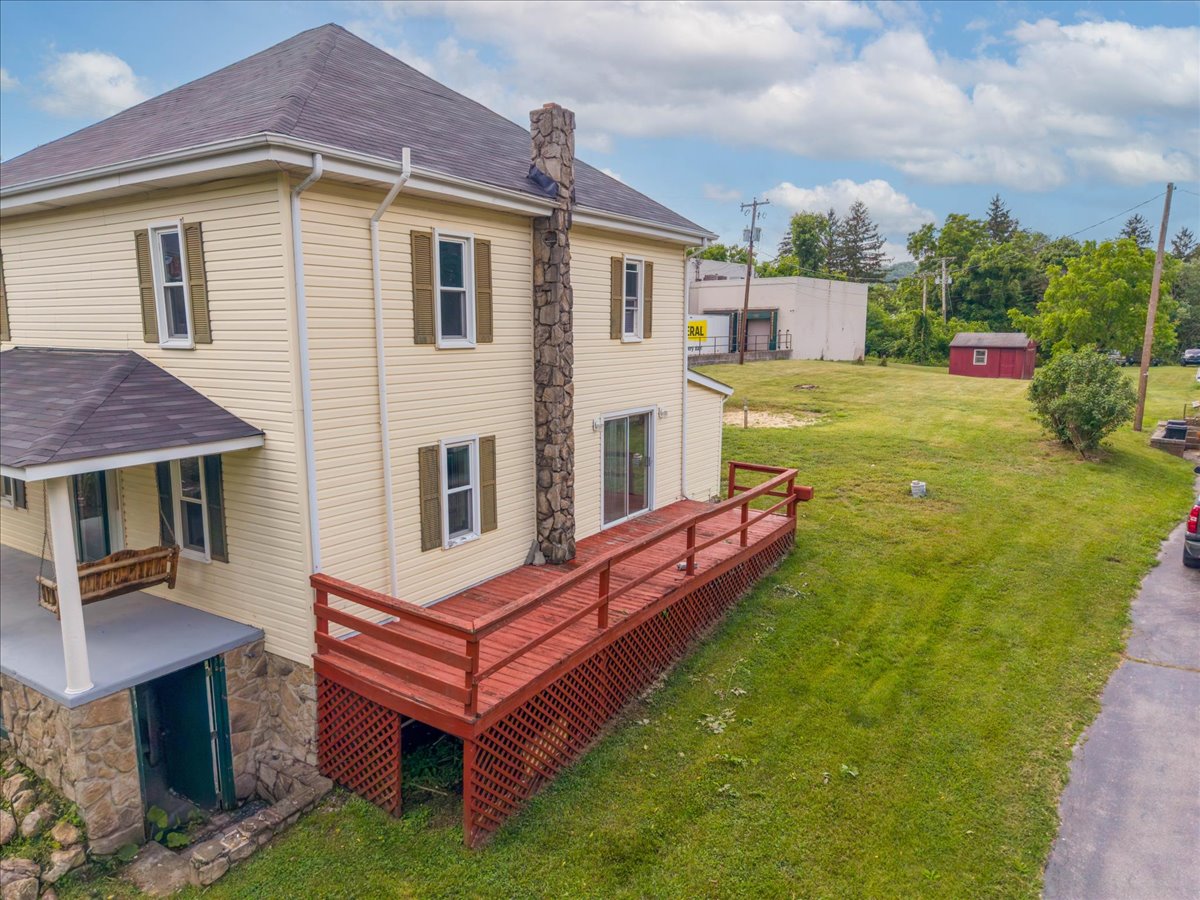 Exterior - Side Yard